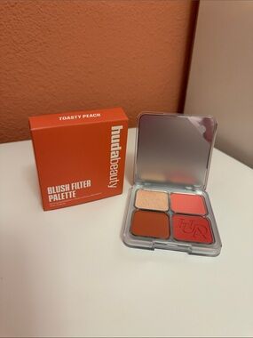 HUDA BEAUTY Blush Filter Palette - Peach, Coral, Terracotta, Champagne